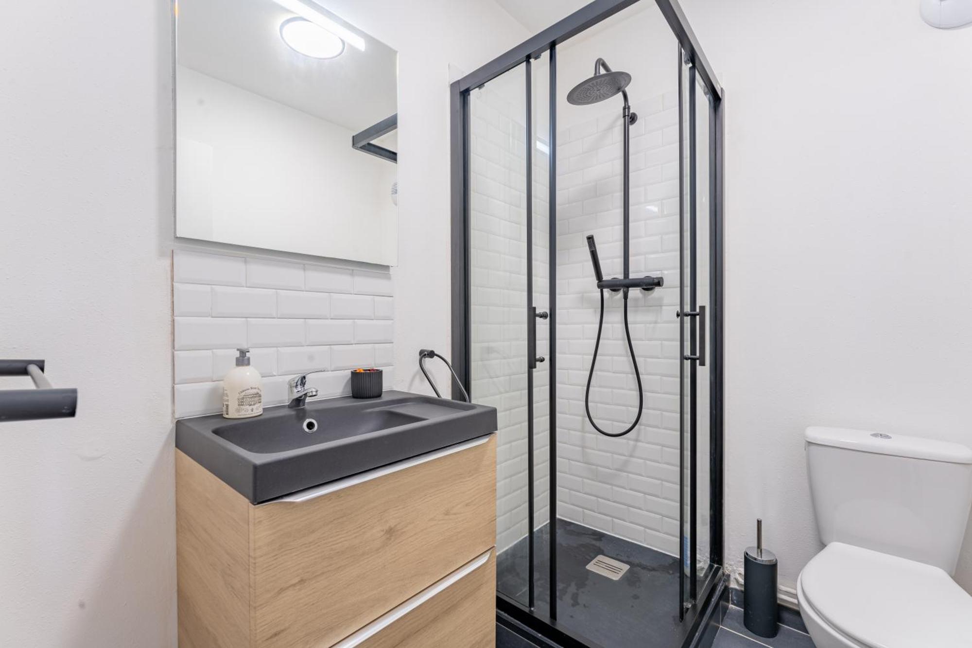 Апартаменты Charlemagne - Studio Confortable Avec Parking Gratuit - Quelques Pas De La Gare, Cuisine, Wifi Аррас Экстерьер фото